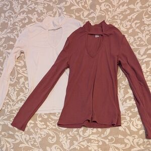 ✨2/$20✨Two Urban Heritage Ribbed Mock Neck Keyhole Tops